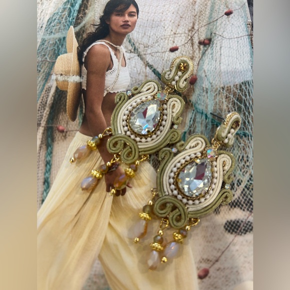 Soft Neutral Green and Cream with Gold Statement Earrings-NWT - Picture 2 of 8